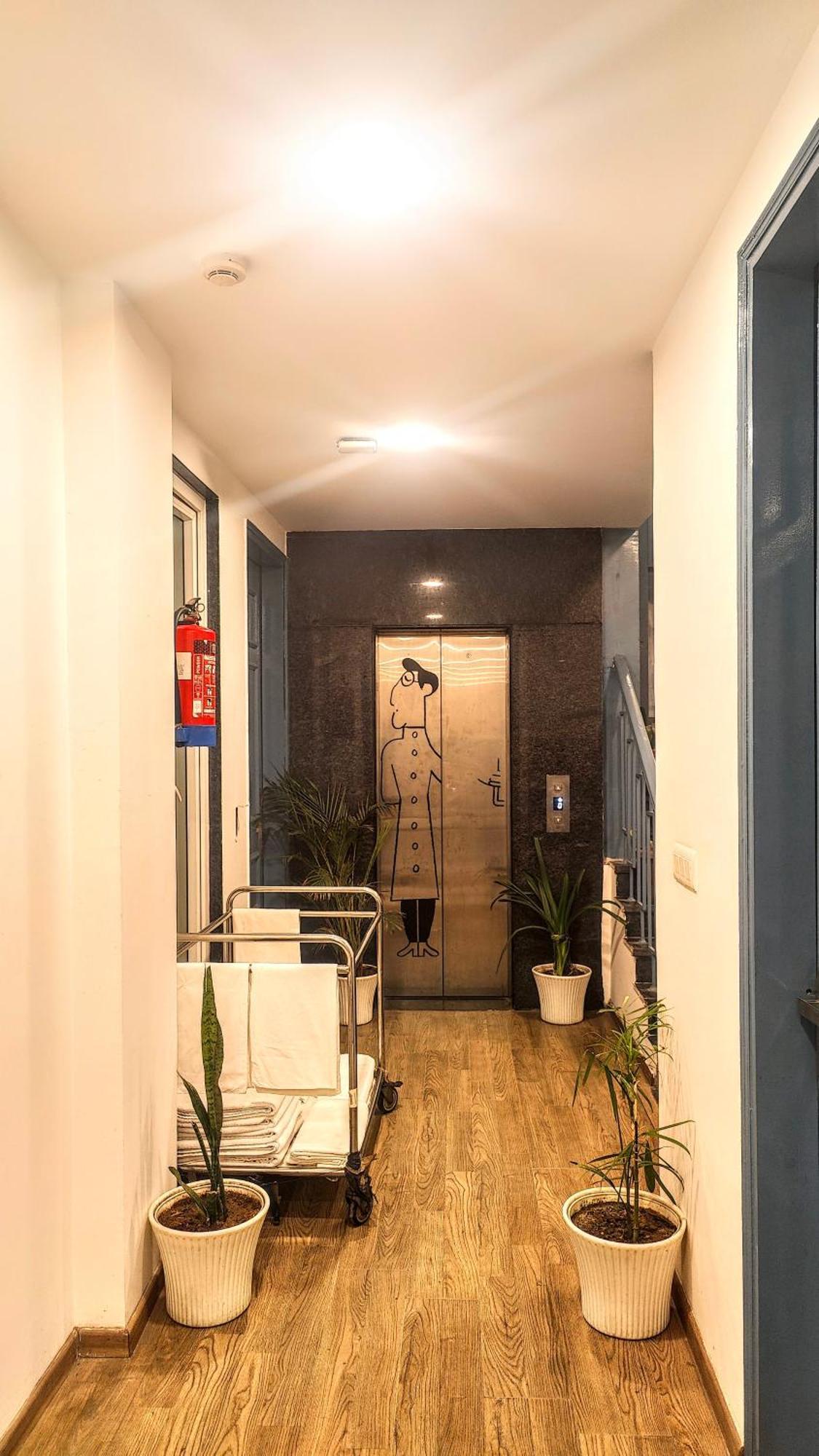 Mavens White Artemis Hospital Road Sector 52 Gurgaon Ξενοδοχείο Εξωτερικό φωτογραφία