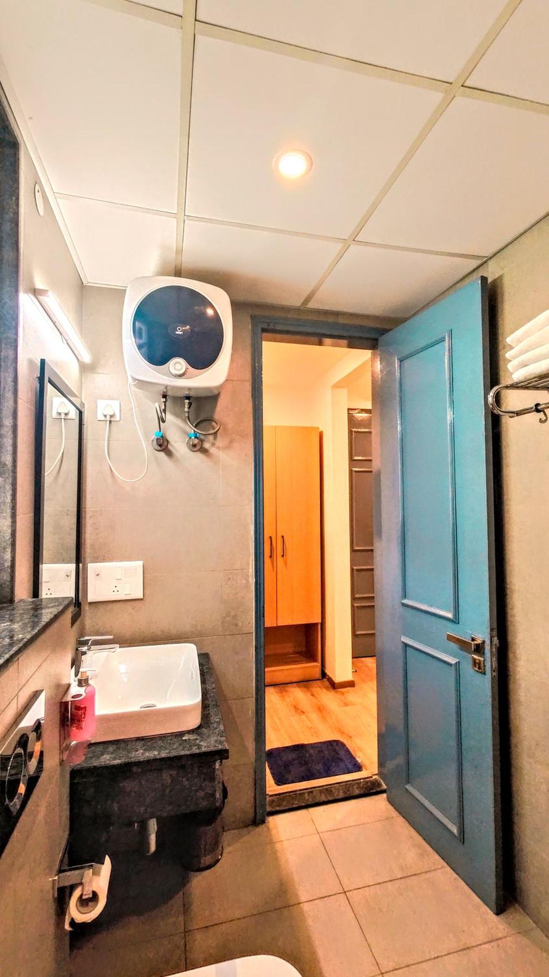 Mavens White Artemis Hospital Road Sector 52 Gurgaon Ξενοδοχείο Εξωτερικό φωτογραφία